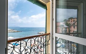 Seaside Apartment Genova